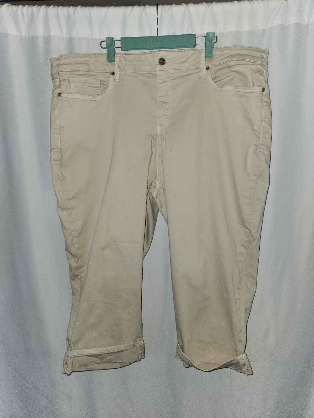 NYDJ Beige Cropped Capri's #neutral #flattering #relaxed #subtle #streamlined
